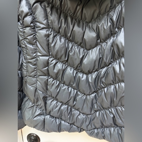 Eddie Bauer Charcoal Puffer Jacket with Faux Fur Hood - Picture 5 of 12